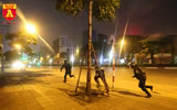 Tình huống giả định lính Cơ động đặc nhiệm truy bắt, khống chế đối tượng có vũ khí trong đêm
